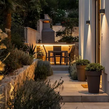 Margo Loretta 度假居 Šmrika