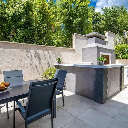 Margo Loretta Šmrika