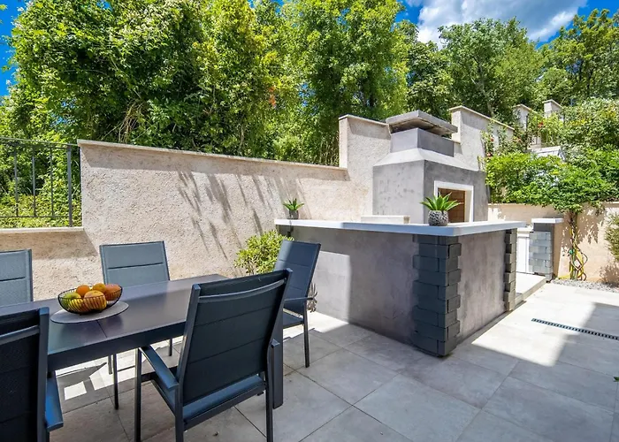 Margo Loretta Smrika